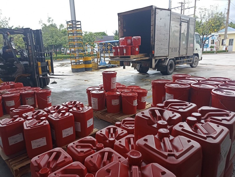 Hình ảnh kho hàng, công ty Az Oil