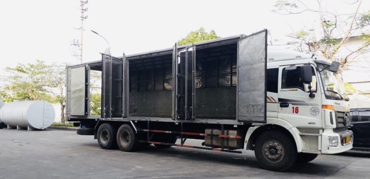 Nhận vận chuyển hàng hóa với xe tải thùng kín dài 9m5 mở full sườn - Vận Tải Minh Phương - Công Ty TNHH Thương Mại Và Vận Tải Du Lịch Minh Phương