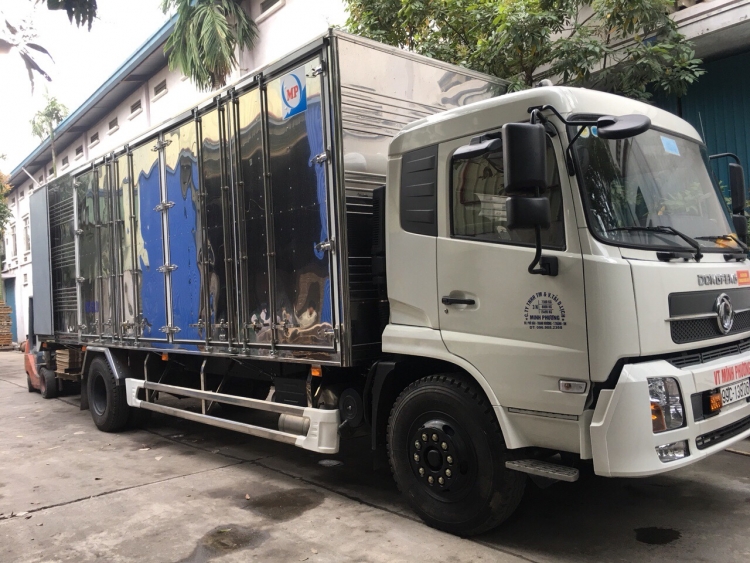 Nhận vận chuyển hàng hóa với xe 8 tấn thùng kín dài 8m1 - Vận Tải Minh Phương - Công Ty TNHH Thương Mại Và Vận Tải Du Lịch Minh Phương