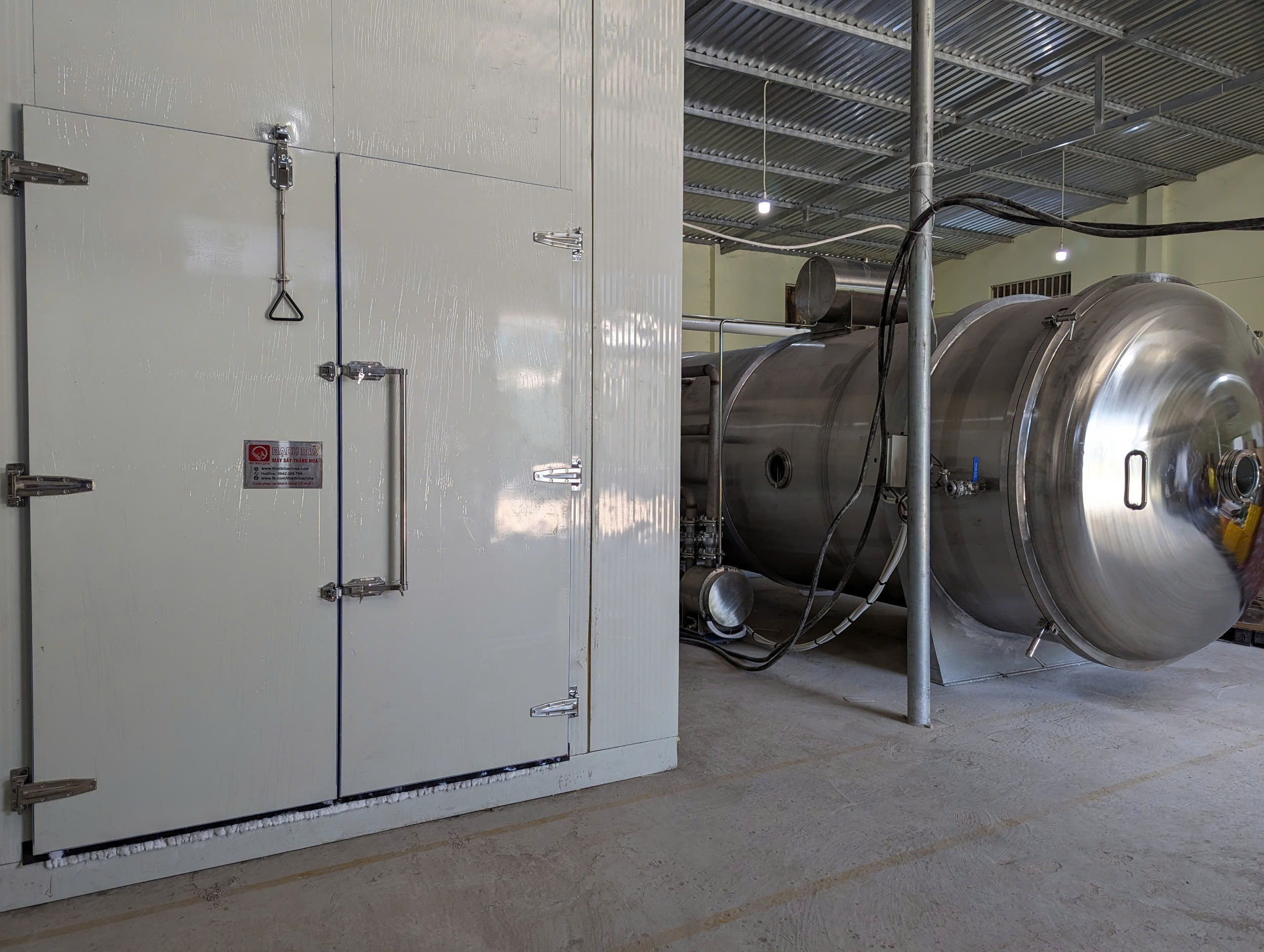 Máy sấy thăng hoa bức xạ 500kg/mẻ - Máy Sấy Thăng Hoa Bạch Mã - Công Ty TNHH Thiết Bị Bạch Mã