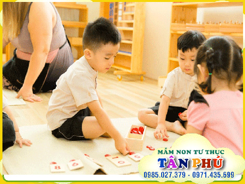 Khu ăn trưa, bữa trưa của bé