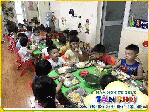 Khu ăn trưa, bữa trưa của bé