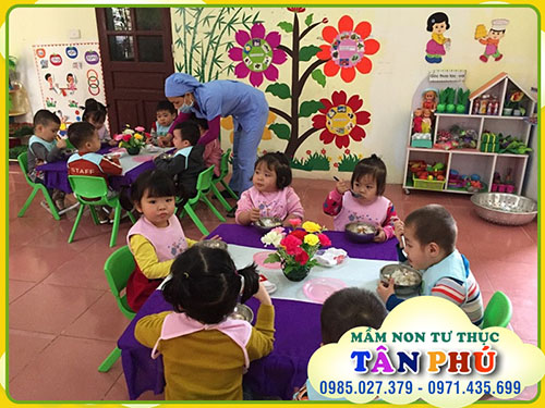 Khu ăn trưa, bữa trưa của bé