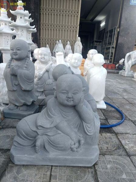 Tượng chú tiểu đá sa thạch