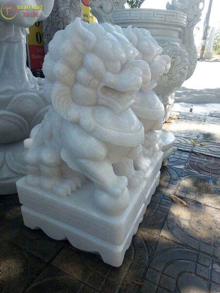 Tượng con nghê đá cẩm thạch trắng