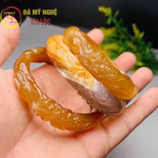 Vòng tay đá mã não chạm hồ ly
