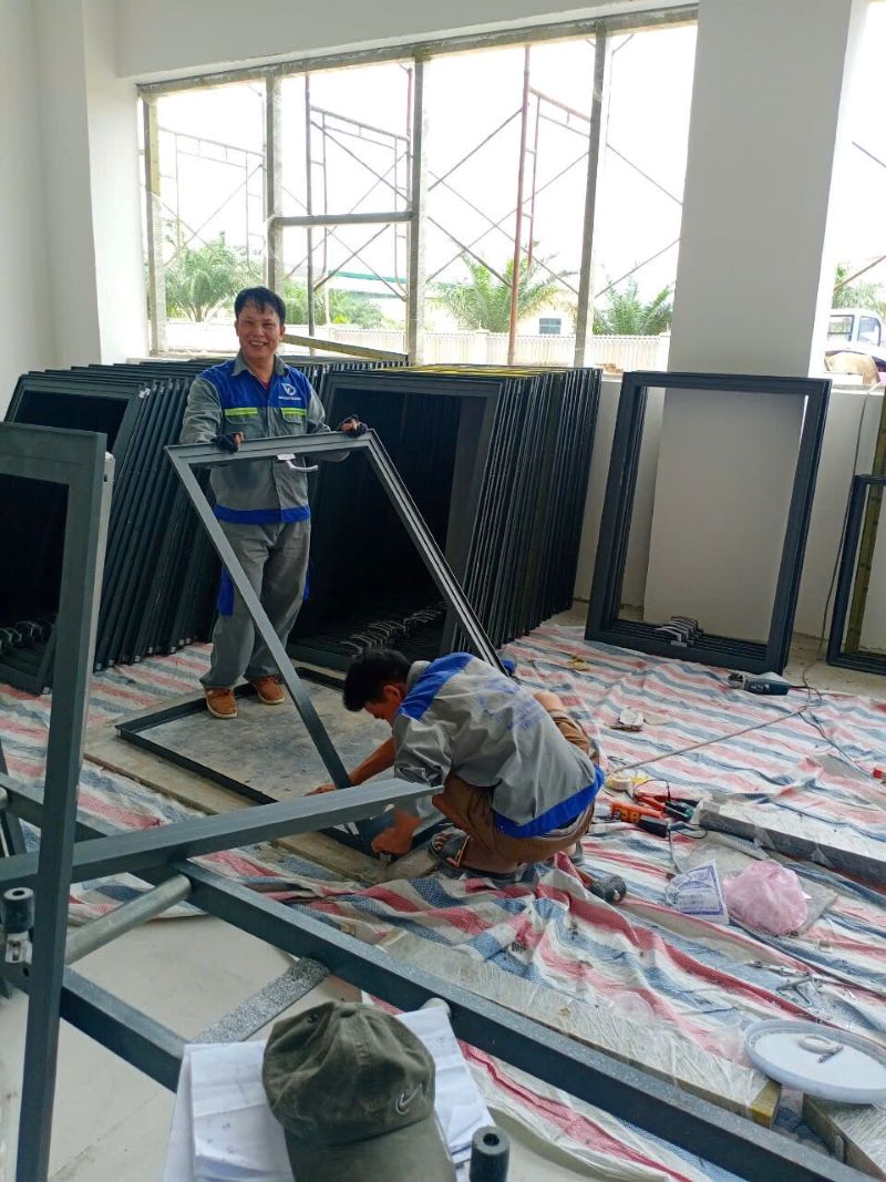 Thi công nhôm kính