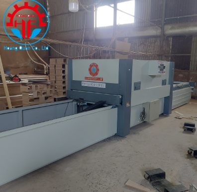 Máy hút chân không - Công Ty TNHH Thương Mại Dịch Vụ Sản Xuất Phát Triển Hoàng Quân