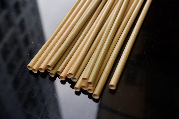 Ống hút cỏ