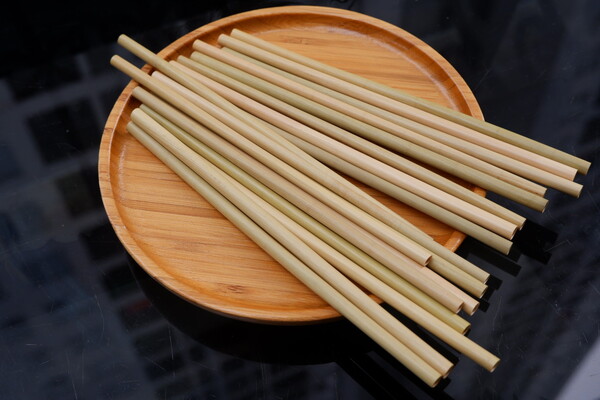 Ống hút cỏ