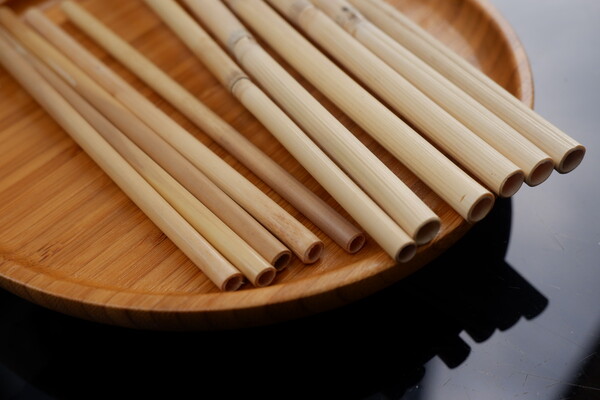 Ống hút cỏ sậy