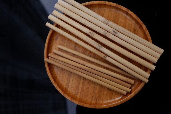 Ống hút cỏ sậy