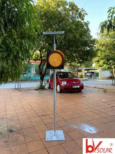 Đèn giao thông năng lượng mặt trời