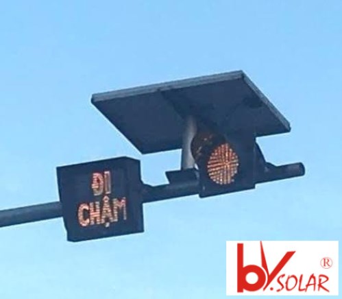 Đèn giao thông năng lượng mặt trời