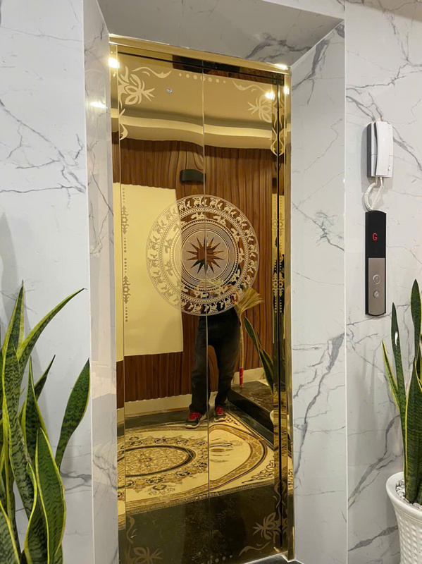 Thang máy tải khách