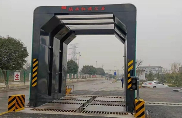 Máy rửa xe long môn