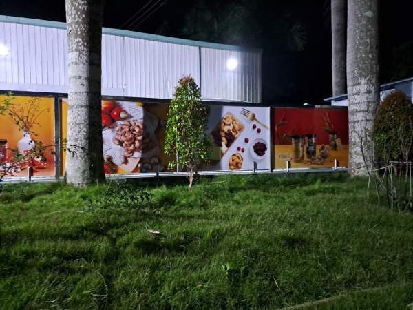 Thi công dán decal - Quảng Cáo Đông Sơn - Công Ty TNHH TM DV Quảng Cáo Đông Sơn