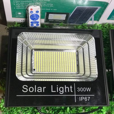 Đèn pha LED năng lượng mặt trời