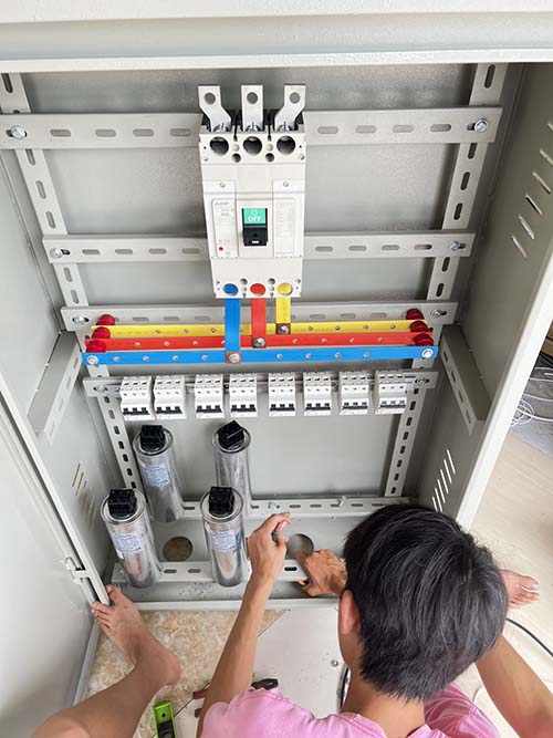Tủ điện điều khiển tụ bù - Tủ Bảng Điện Đức Khánh Phúc - Công Ty TNHH Tự Động Hoá Đức Khánh Phúc