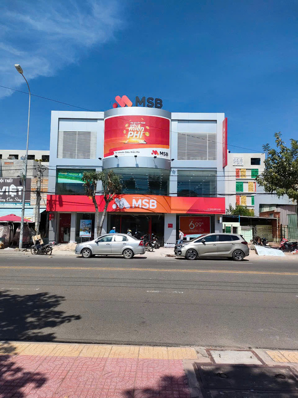 Sản xuất và thi công quảng cáo cho ngân hàng