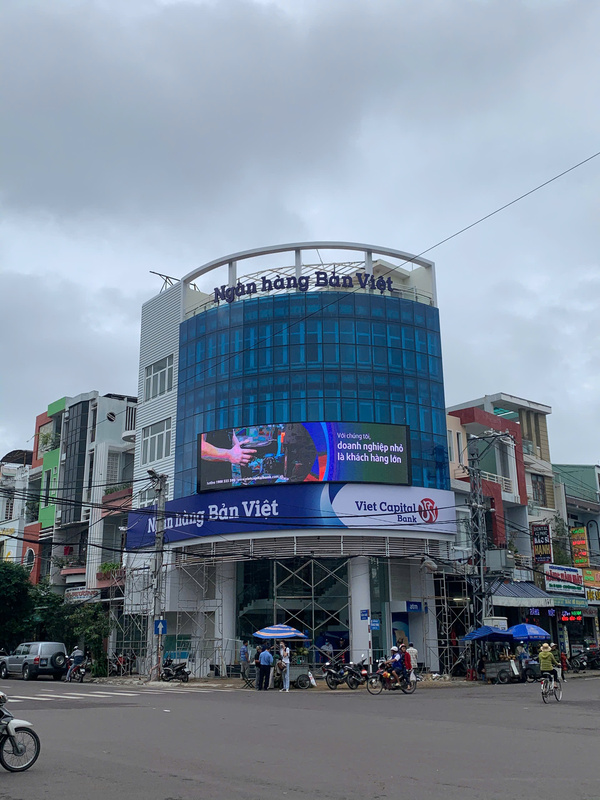 Sản xuất và thi công quảng cáo cho ngân hàng