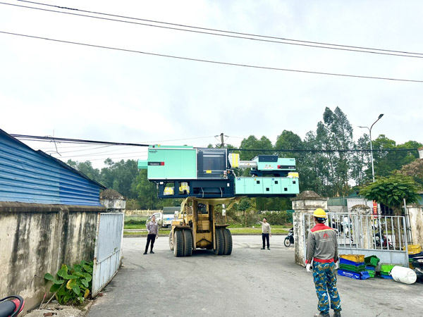 Cho thuê xe nâng, xe cẩu - Xe Nâng S&C - Công Ty TNHH Thương Mại Và Vận Tải S&C