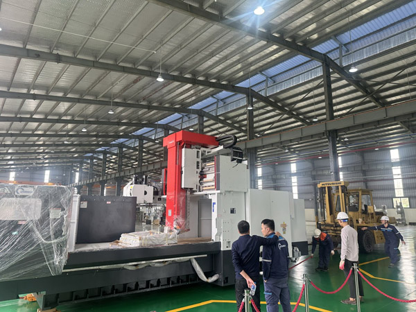 Cho thuê xe nâng, xe cẩu - Xe Nâng S&C - Công Ty TNHH Thương Mại Và Vận Tải S&C