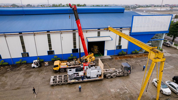 Cho thuê xe nâng, xe cẩu - Xe Nâng S&C - Công Ty TNHH Thương Mại Và Vận Tải S&C