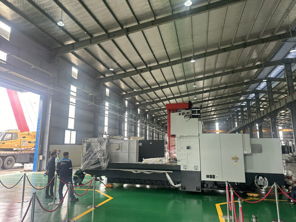 Cho thuê xe nâng, xe cẩu - Xe Nâng S&C - Công Ty TNHH Thương Mại Và Vận Tải S&C