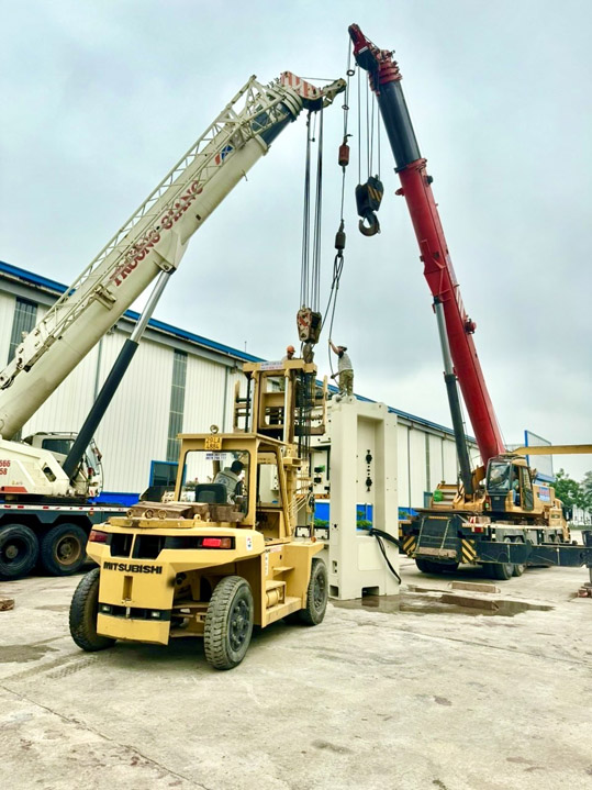 Cho thuê xe nâng, xe cẩu - Xe Nâng S&C - Công Ty TNHH Thương Mại Và Vận Tải S&C