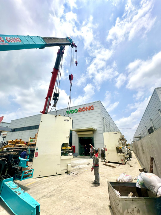 Cho thuê xe nâng, xe cẩu - Xe Nâng S&C - Công Ty TNHH Thương Mại Và Vận Tải S&C