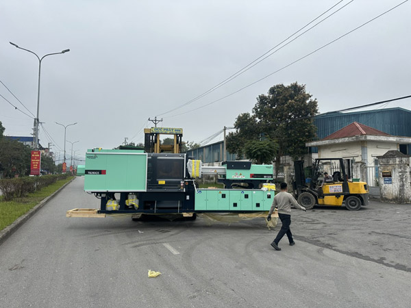 Cho thuê xe nâng, xe cẩu - Xe Nâng S&C - Công Ty TNHH Thương Mại Và Vận Tải S&C