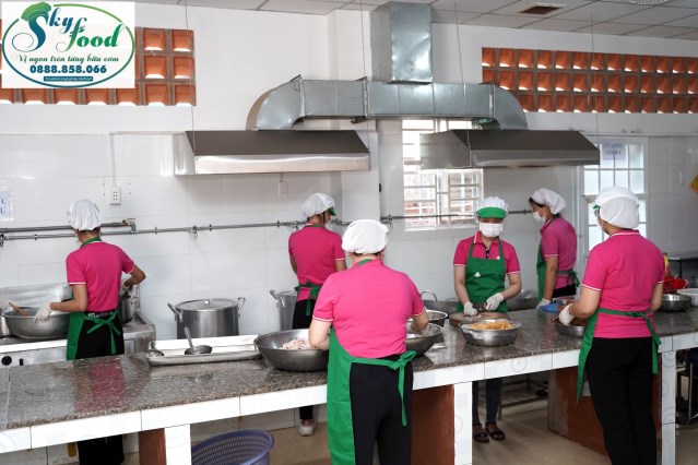 Bếp nấu - Suất Ăn Công Nghiệp Sky Food - Công Ty TNHH Aqua Sky Line