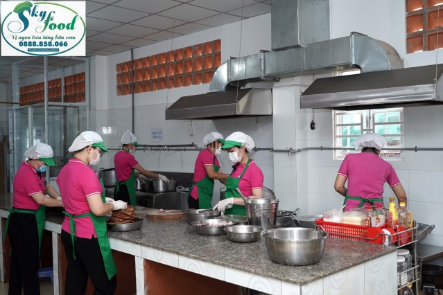 Bếp nấu - Suất Ăn Công Nghiệp Sky Food - Công Ty TNHH Aqua Sky Line