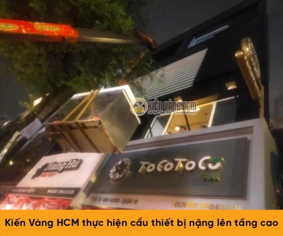 Chuyển thiết bị nặng lên tầng cao