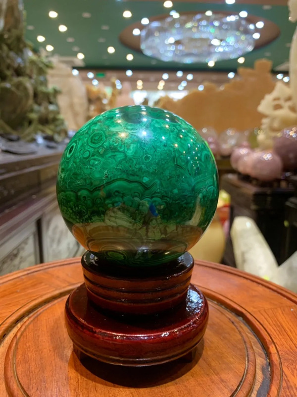 Cầu đá khổng tước Malachite