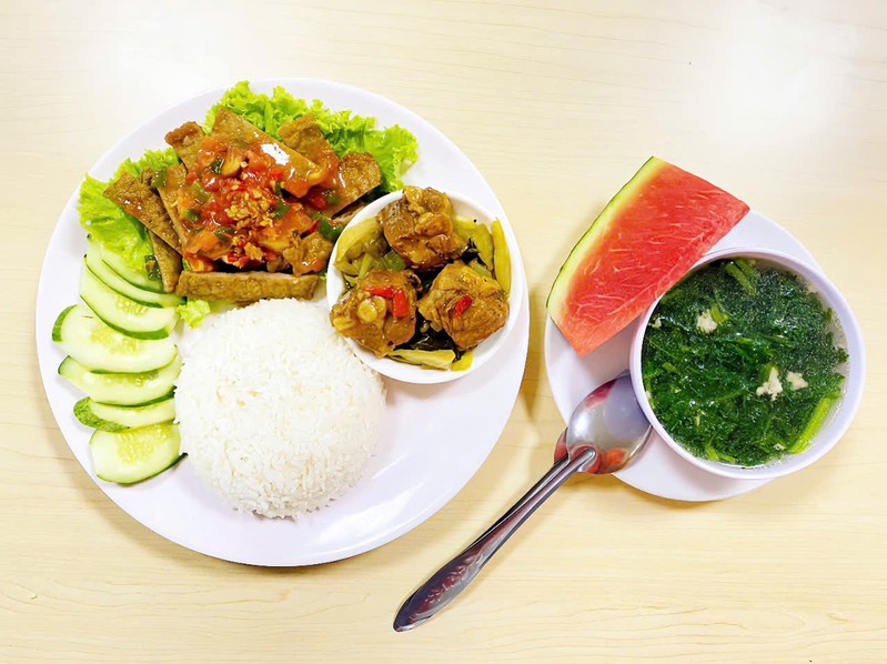 Cơm văn phòng thịt xào