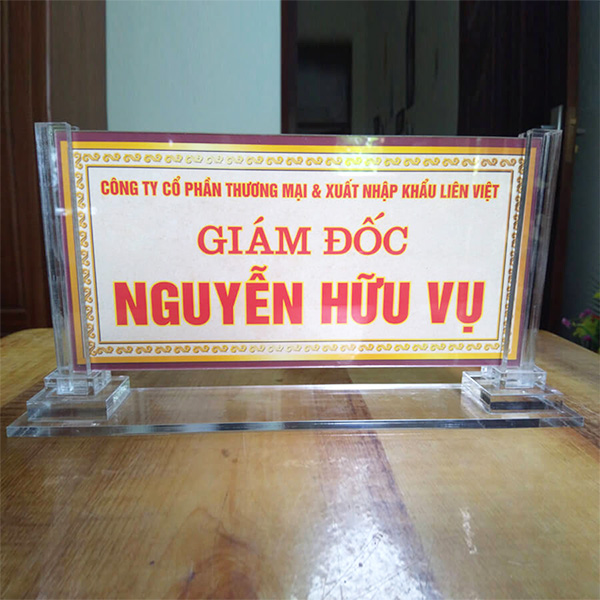 Bảng chức danh để bàn