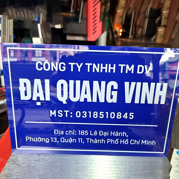 Bảng tên công ty mica