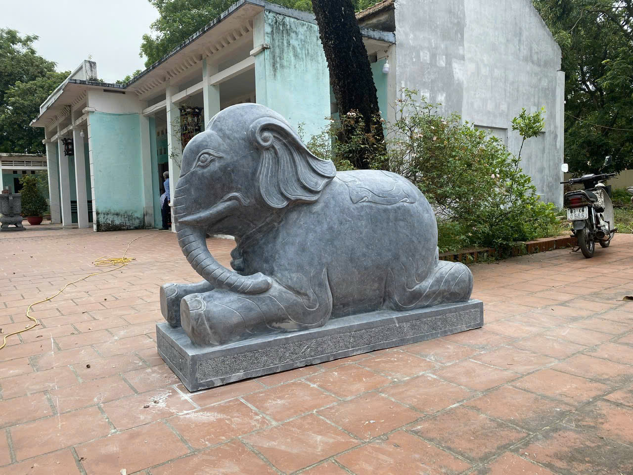 Tượng voi - Lăng Mộ Đá Long An - Công Ty TNHH Long Việt Sơn