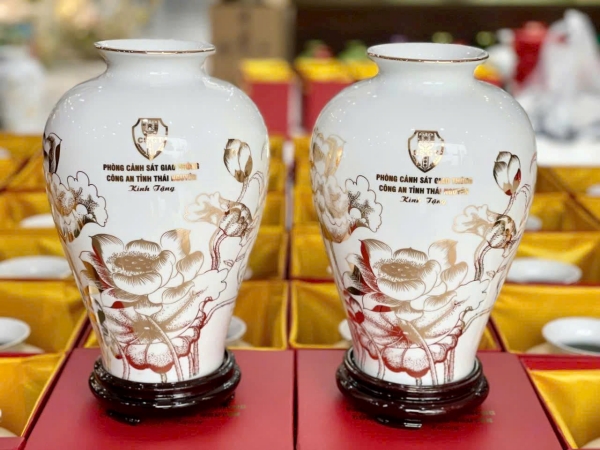 Lọ hoa gốm sứ