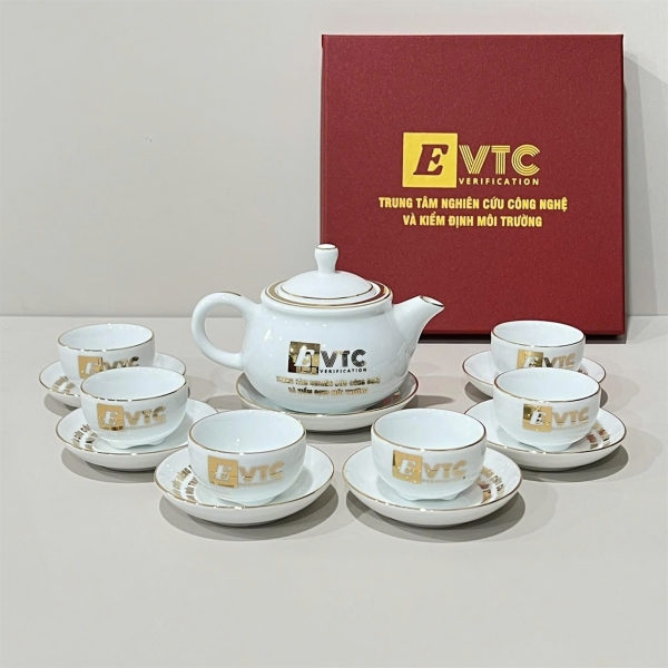 Bộ ấm chén gốm sứ