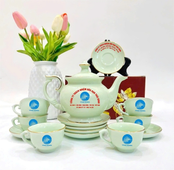 Bộ ấm chén gốm sứ