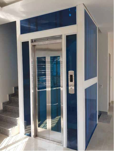 Khung hố thang máy kết cấu bằng thép và kính