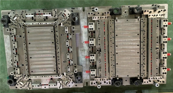 Khuôn mẫu đột dập