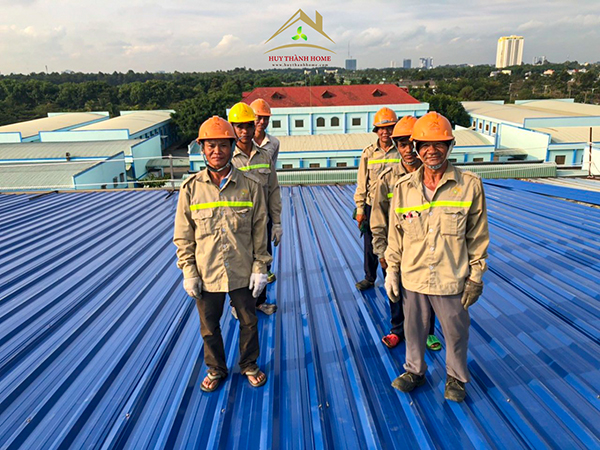 Thay tôn nhà xưởng - Huy Thành Home - Công Ty TNHH Thương Mại- Thiết Kế- Nội Thất- Xây Dựng Huy Thành