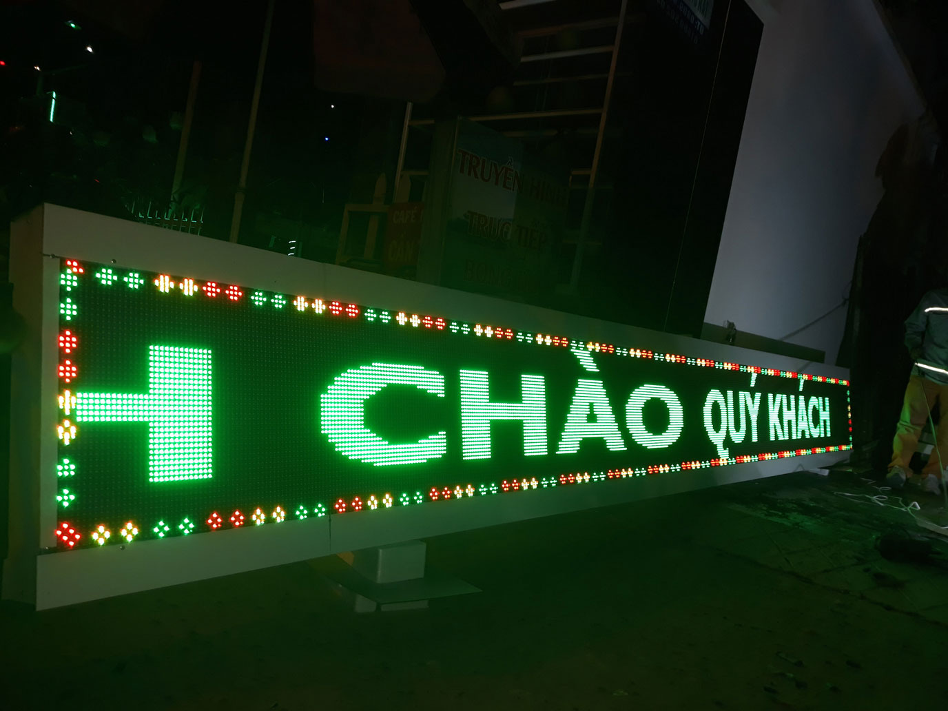 Đèn LED ngoài trời - Bảng Hiệu Quảng Cáo Nguyễn Vinh - Công Ty TNHH Thương Mại Dịch Vụ Thiết Kế Quảng Cáo Nguyễn Vinh