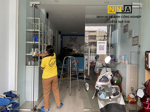 Dịch vụ vệ sinh Showroom - Vệ Sinh Công Nghiệp Ninja Care - Công Ty TNHH TM DV NINJA SERVICE