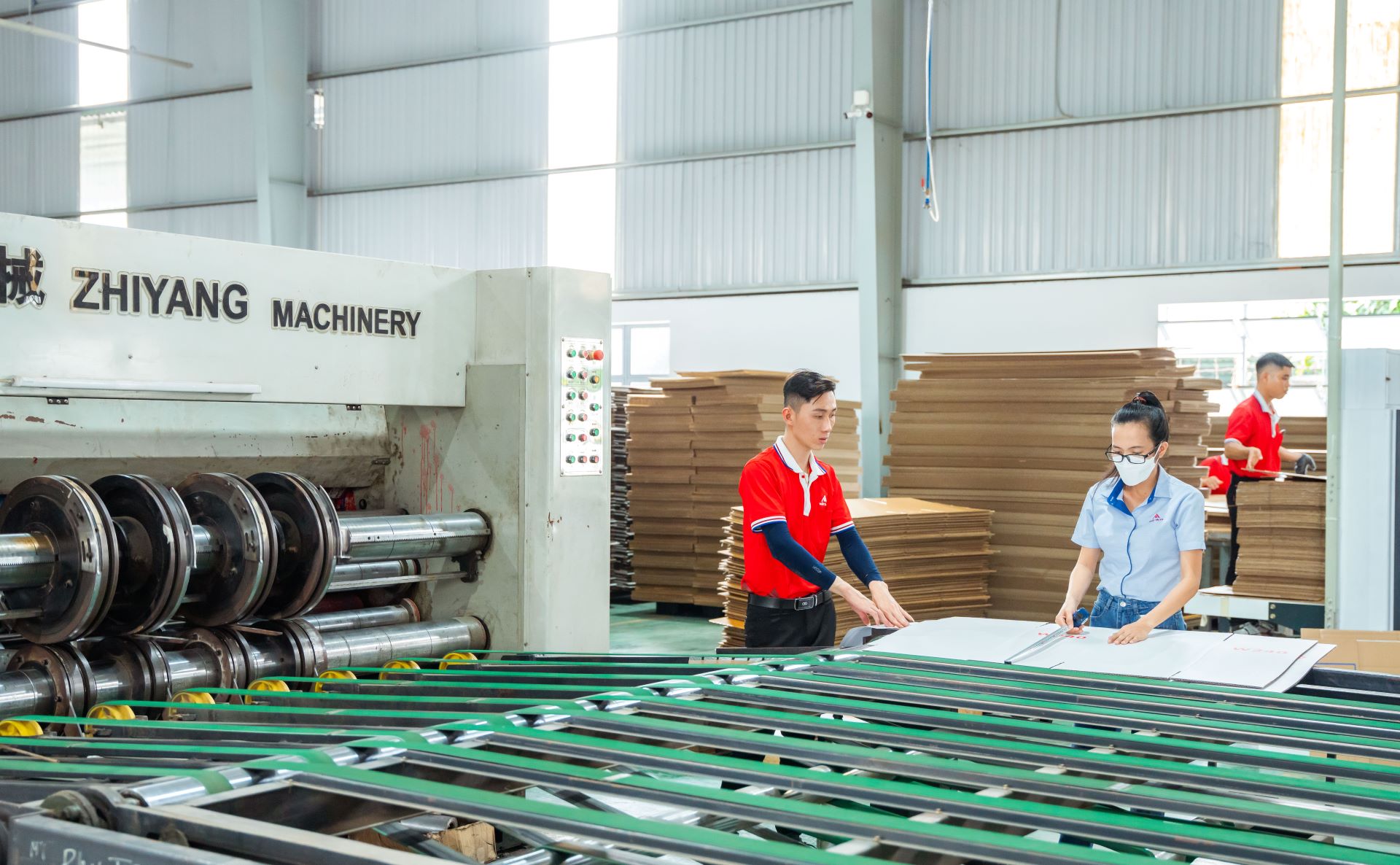 Dây chuyền sản xuất hiện đại - Thùng Carton Nhất Tín An - Công Ty TNHH Bao Bì Nhất Tín An