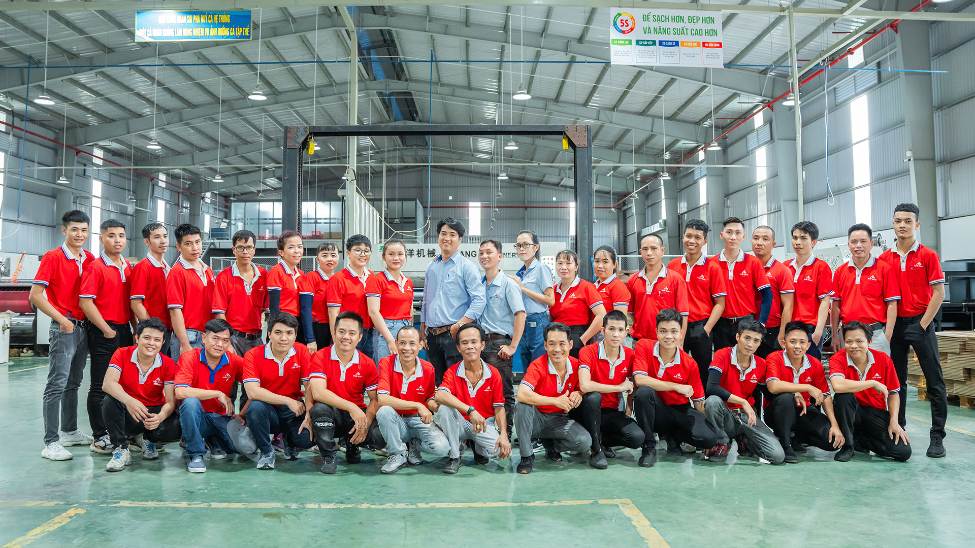 Đội ngũ công nhân lành nghề - Thùng Carton Nhất Tín An - Công Ty TNHH Bao Bì Nhất Tín An